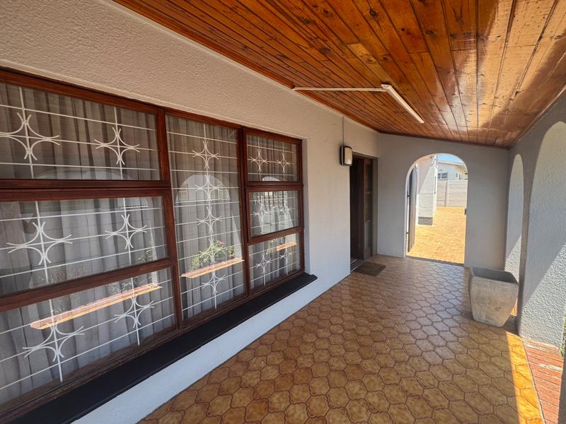 7 Bedroom Property for Sale in Cravenby Western Cape